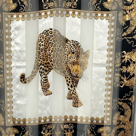 Vintage Sheetah/Leopard Silk Feel Gold/Black Scarf 42 Sq - Picture 2 of 5